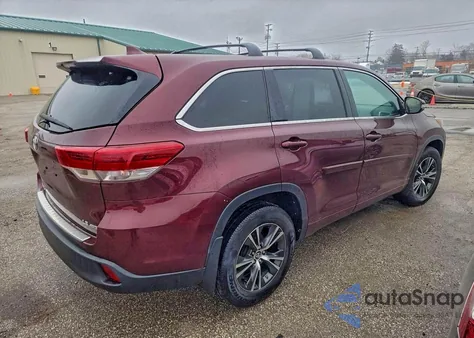 2018 Toyota Highlander Le z USA, uszkodzony, nr VIN 5TDBZRFH6JS901971